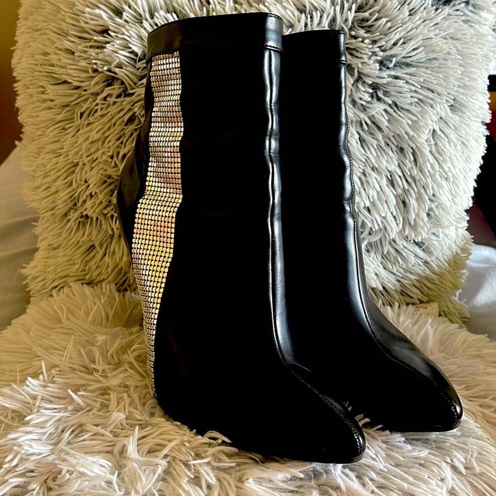 Paper Fox/Tisha, size 9.5, black with silver jewelry